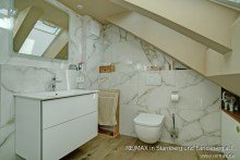 Duschbad V E R M I E T E T: Mit dem Aufzug in die hochwertige DG-Wohnung!