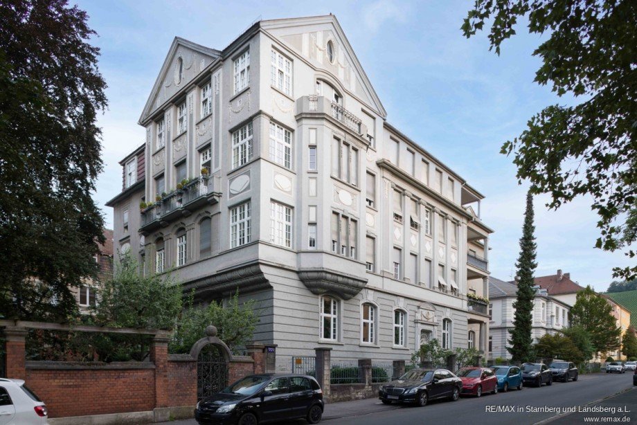 Vordergeb�ude der Wohnanlage Etagenwohnung W�rzburg