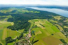 Lage - Richtung S�den V E R K A U F T: Gartenwohnung, Ortsrandlage, offener Wohnstil, ca. 2,55 m Raumh�he, Berg am Starnberger See