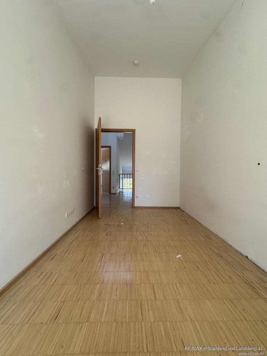 Zimmer S�d-Ost im DG Reihenendhaus Schondorf