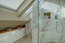 Duschbad V E R M I E T E T: Mit dem Aufzug in die hochwertige DG-Wohnung!