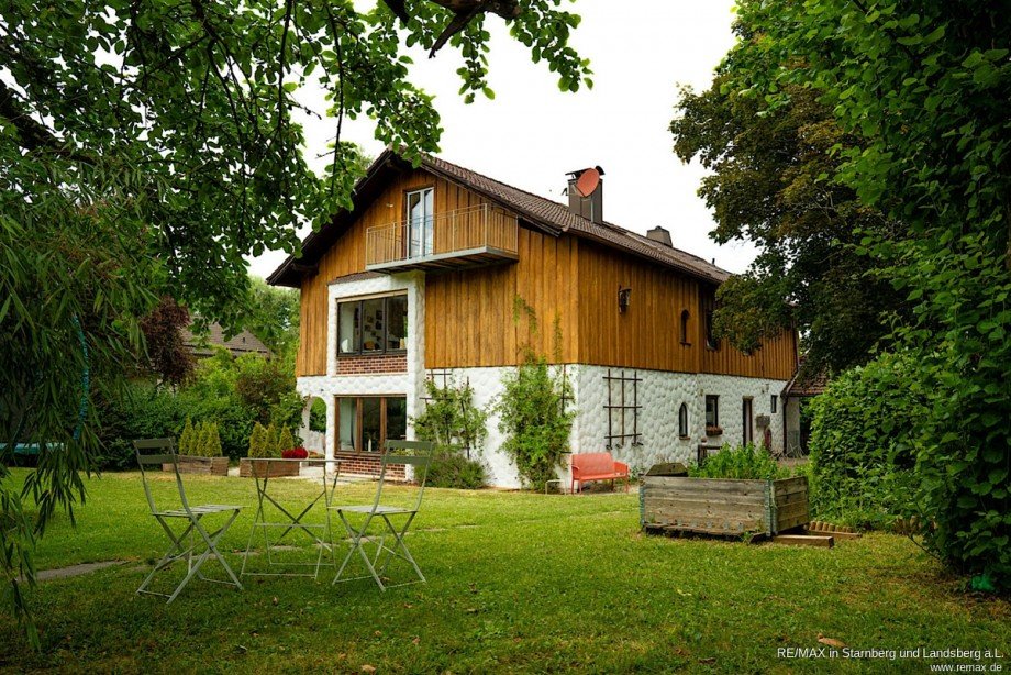 Hausansicht Suedost mit Garten 1 Mehrfamilienhaus Bernried