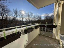 Balkon beim Wohnzimmer V E R K A U F T: Zwischen Arabellapark und Denninger Anger - gro�z�gig geschnittene 2-3 Zimmer-Wohnung