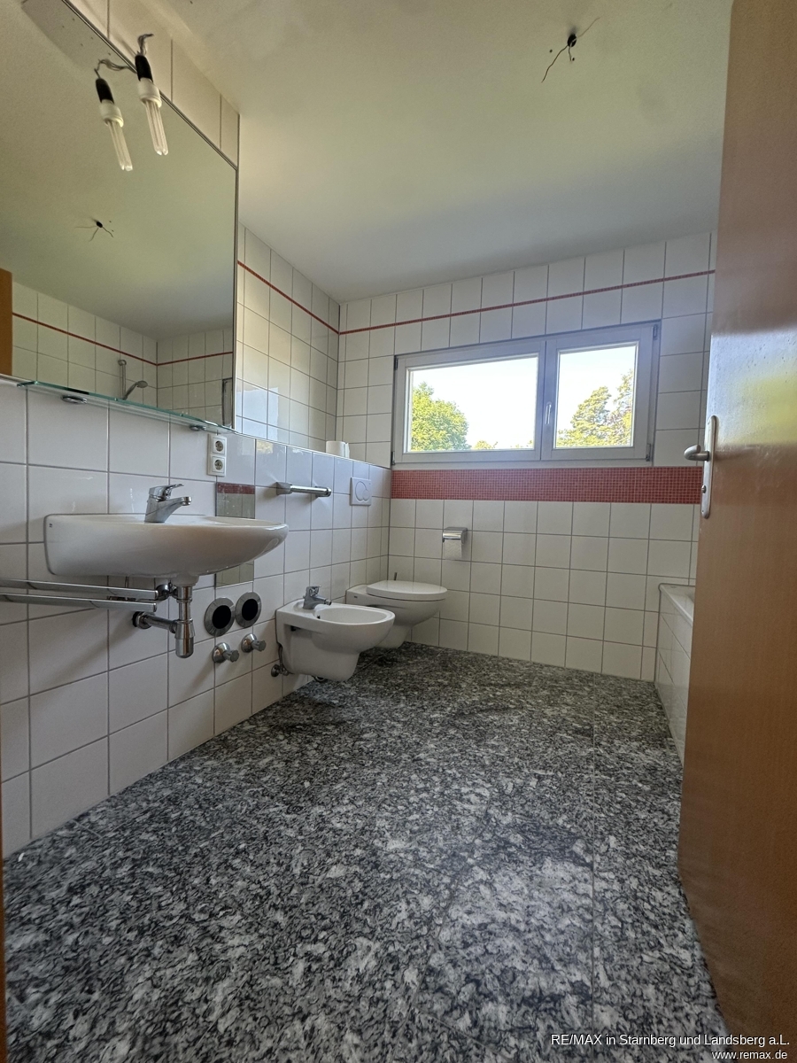 Bad im DG Reihenendhaus Schondorf