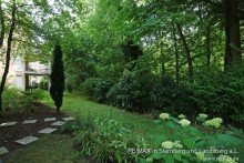 Garten vor der Wohnung V E R K A U F T: Garten-Wohnung am Englischen Garten und Herzogpark - Wohnanlage mit Schwimmbad