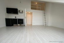 04_Wohnen-Galerie-Kueche V E R M I E T E T - Helles 1-Zi-Apartment mit Galerie, Ottobrunn Zentrum