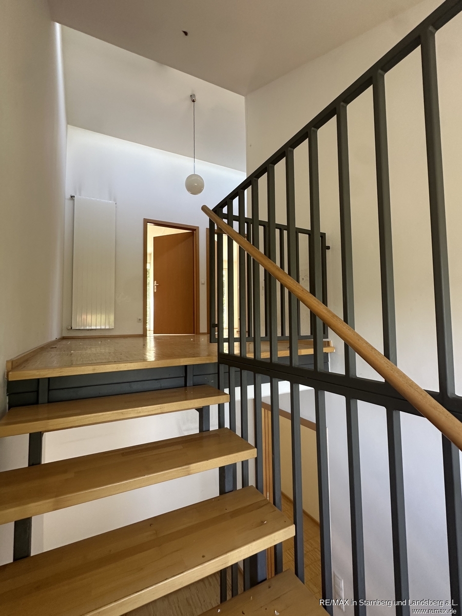 Treppe ins Dachgeschoss Reihenendhaus Schondorf