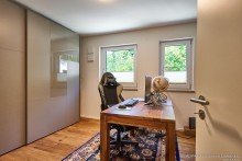 Zimmer EG Nutzung als Arbeitszimmer V E R M I E T E T!: Hochwertige Garten-Wohnung in Aubing �ber 2 Etagen