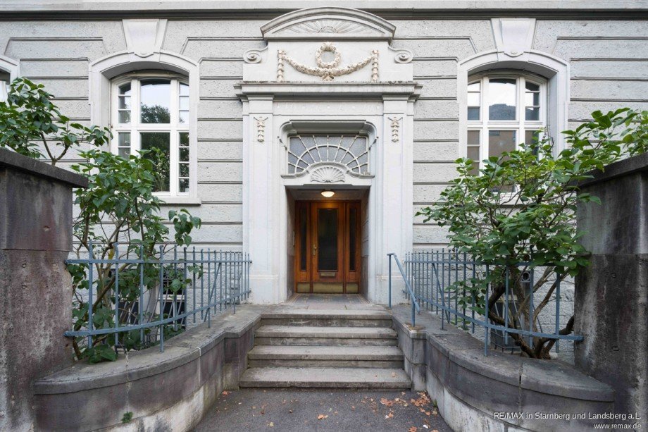 Eingang Vordergeb�ude Etagenwohnung W�rzburg