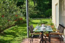 Terrasse S�den V E R K A U F T: Gartenwohnung, Ortsrandlage, offener Wohnstil, ca. 2,55 m Raumh�he, Berg am Starnberger See