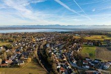 Luftbild mit Haus Familiendomizil (3 Wohneinheiten) mit gr. Garten in Seen�he, Bernried am Starnberger See